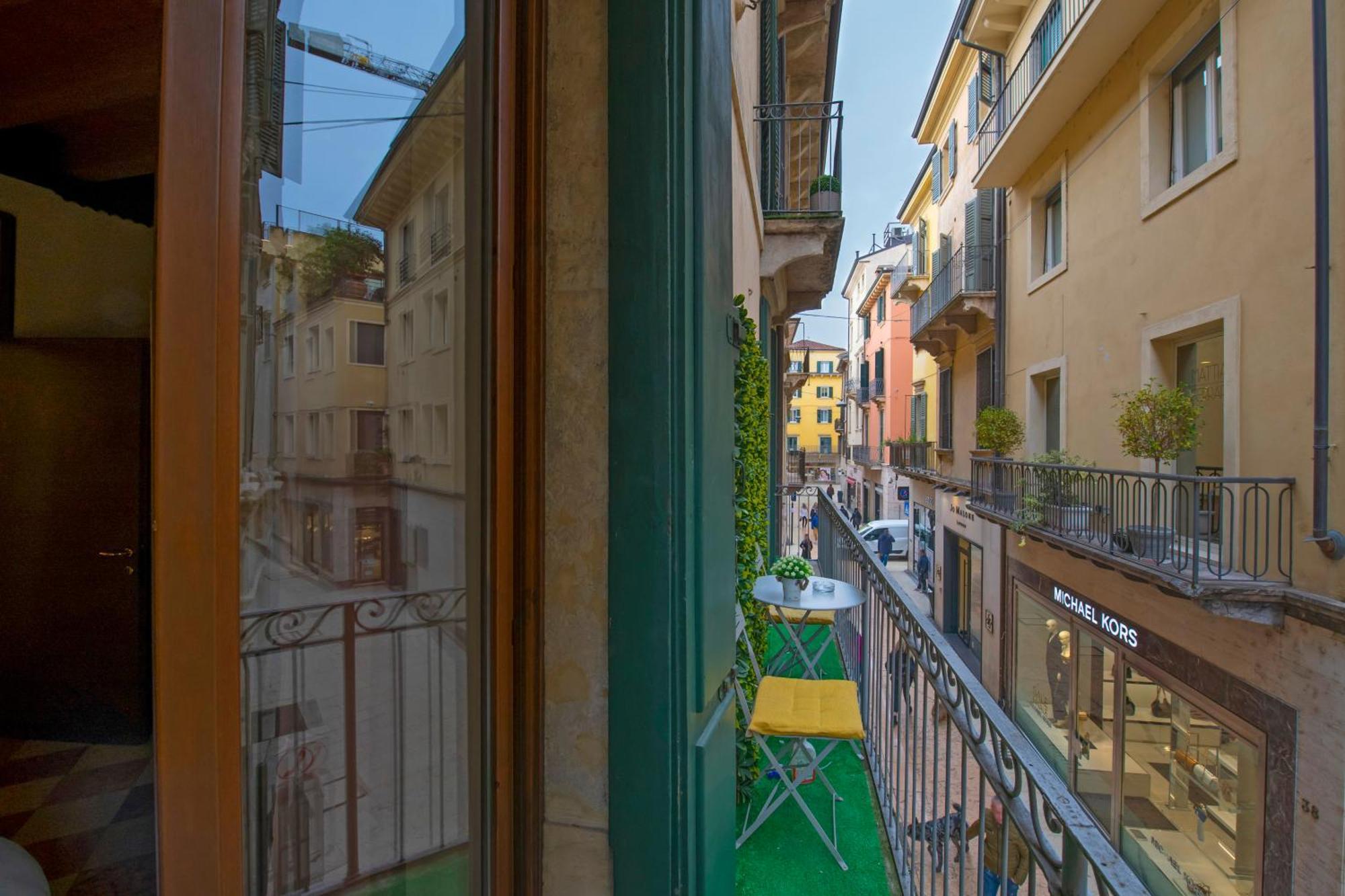 Palace Home Mazzini Verona Center 1 Buitenkant foto