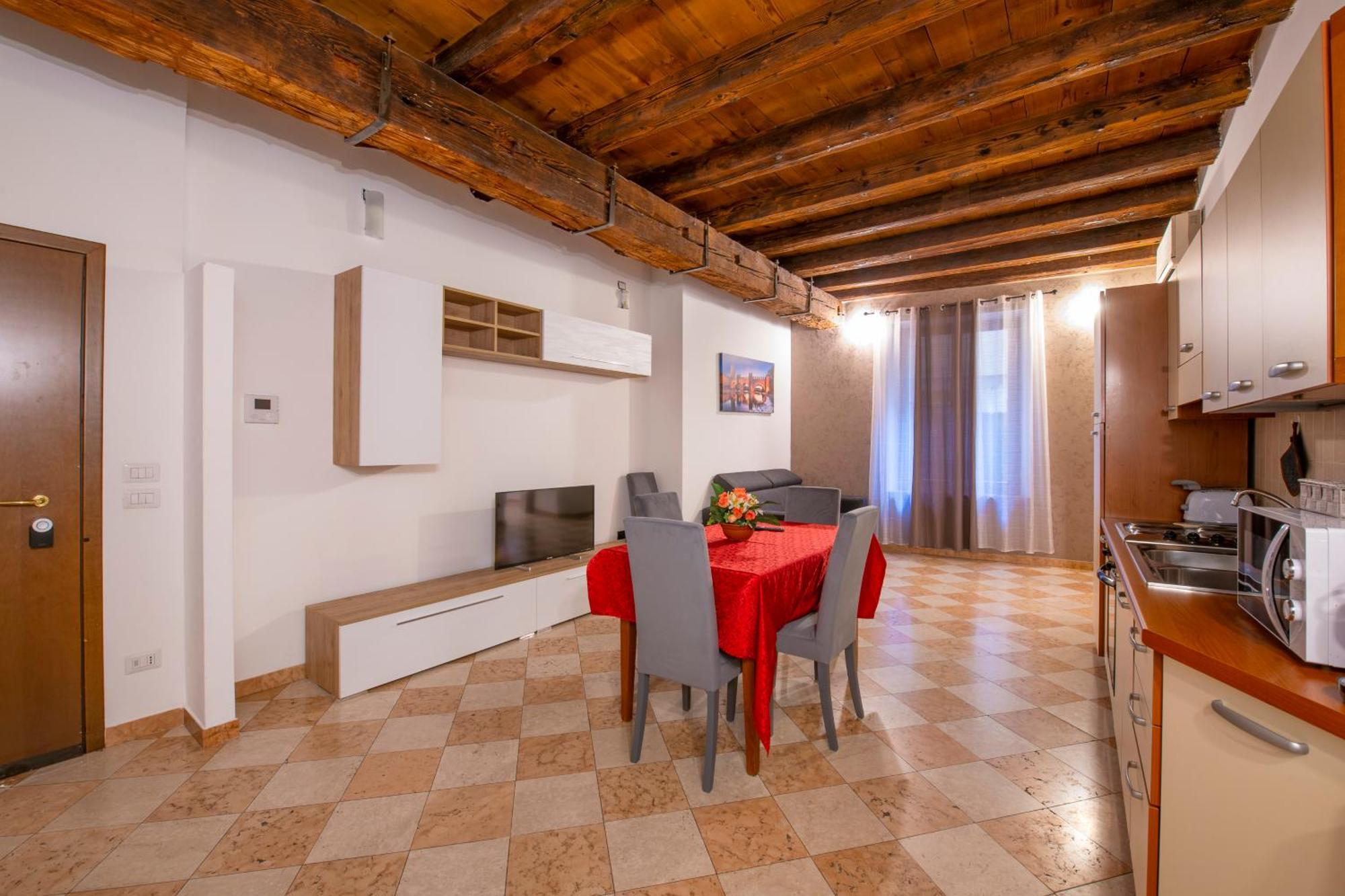 Palace Home Mazzini Verona Center 1 Buitenkant foto
