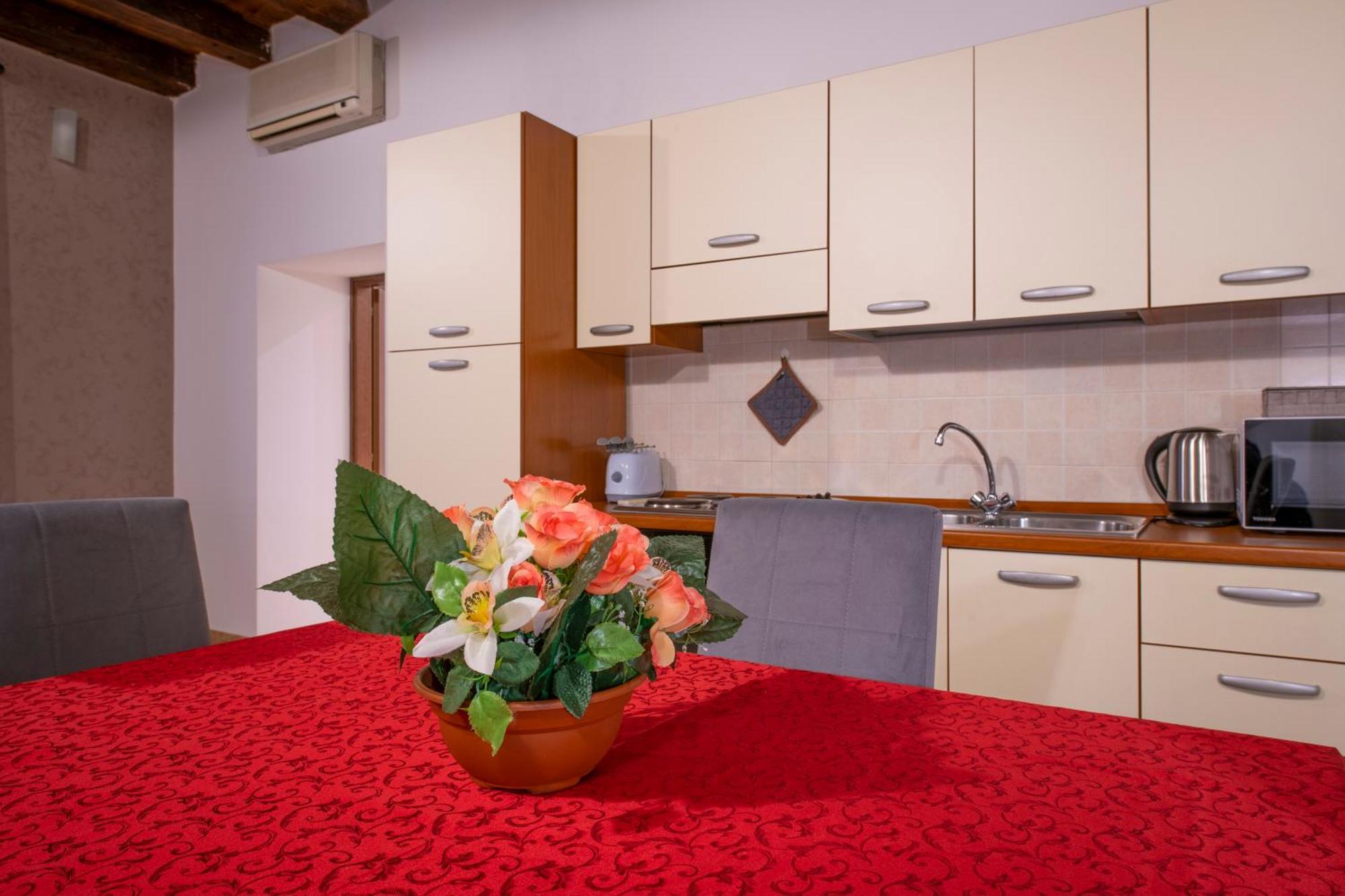 Palace Home Mazzini Verona Center 1 Buitenkant foto