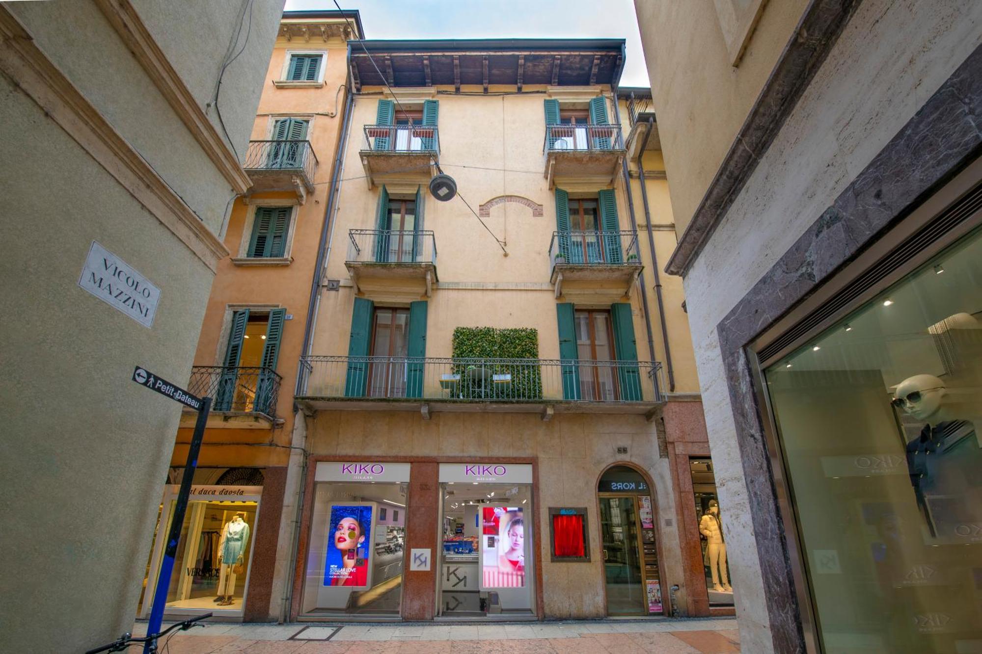 Palace Home Mazzini Verona Center 1 Buitenkant foto